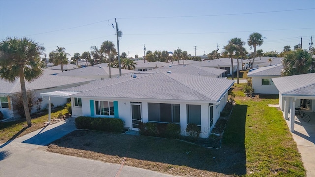 view of front of house featuring a front lawn