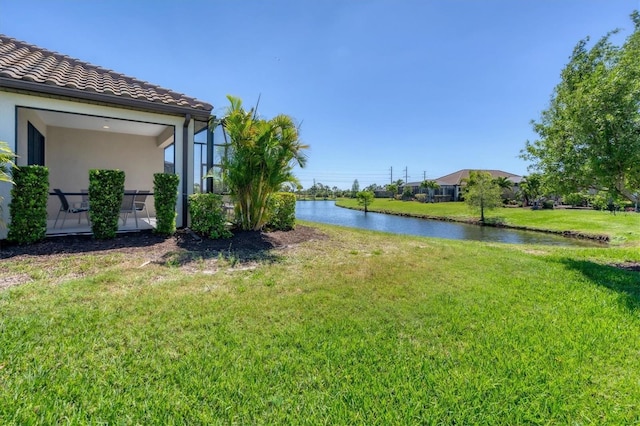 view of yard featuring a water view