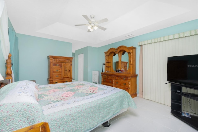 bedroom featuring ceiling fan