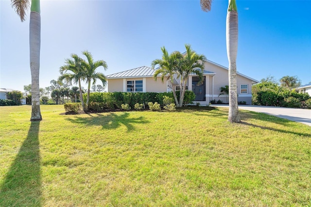 single story home featuring a front lawn