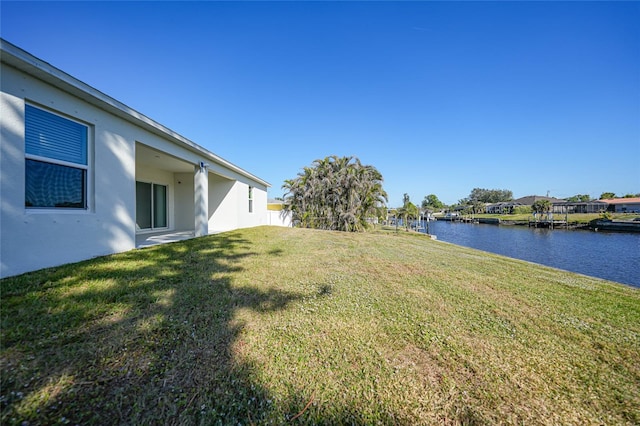 view of yard featuring a water view