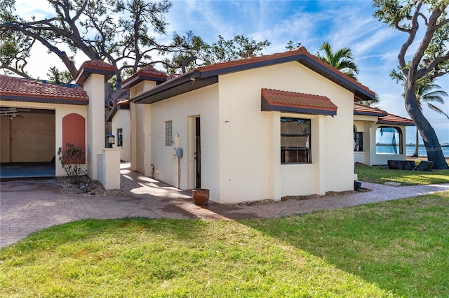 view of side of property featuring a yard