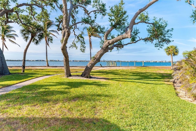 view of yard featuring a water view