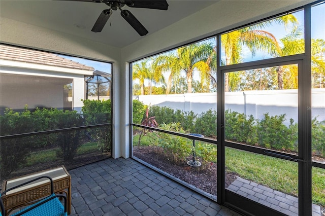 sunroom with ceiling fan