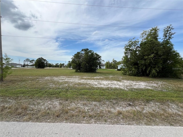 Listing photo 3 for 4308 NW 37th Ave, Cape Coral FL 33993