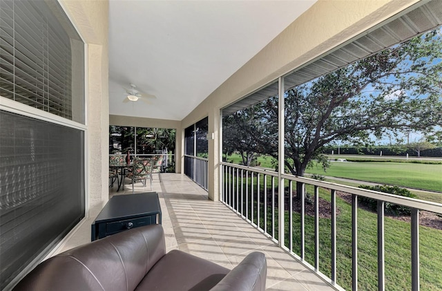 sunroom / solarium with ceiling fan