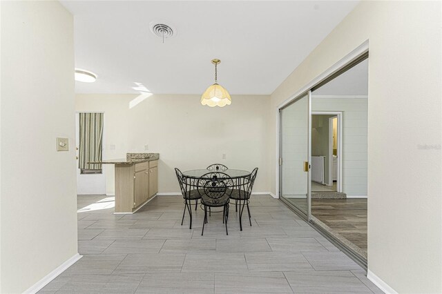 dining area with visible vents and baseboards