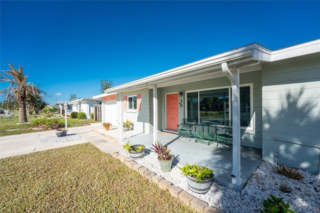 view of front of house featuring a front lawn and a porch