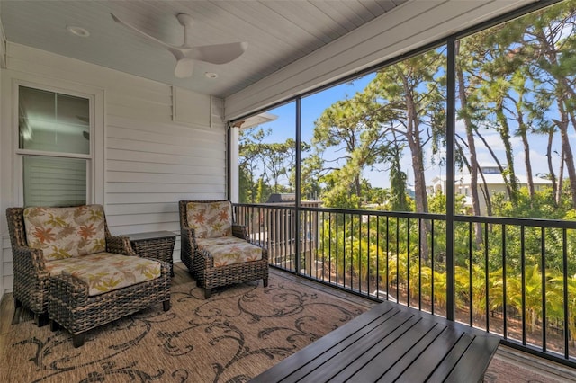 sunroom featuring a ceiling fan