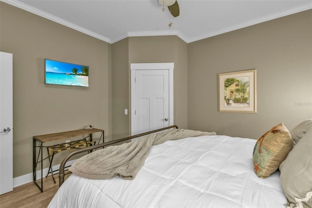 bedroom featuring ornamental molding, a ceiling fan, light wood-style flooring, and baseboards