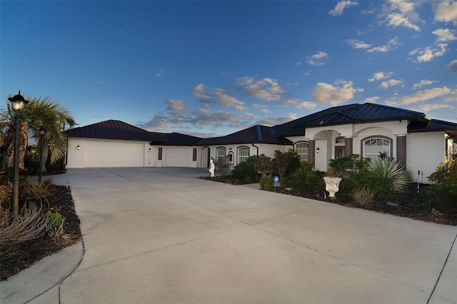 view of front facade featuring a garage