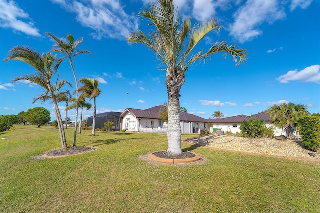 view of front facade featuring a front yard