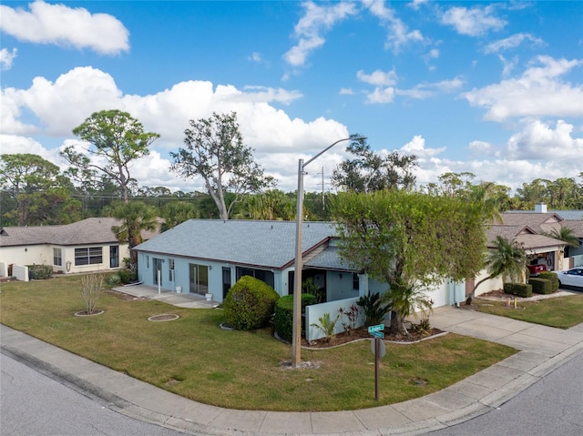 single story home featuring a front lawn