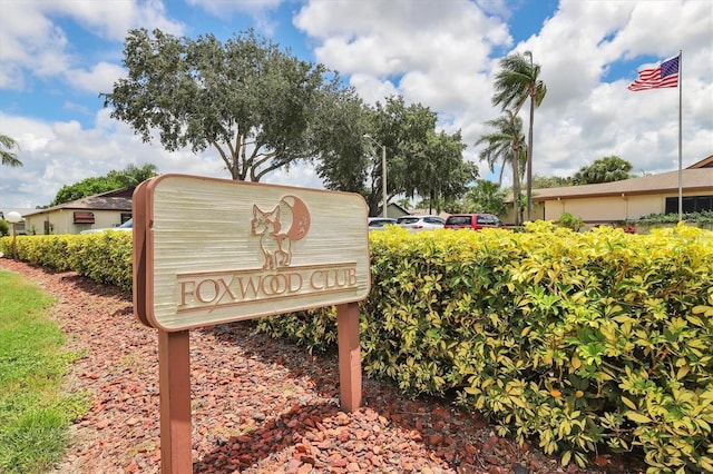 view of community / neighborhood sign