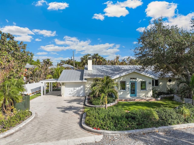 single story home featuring a front yard