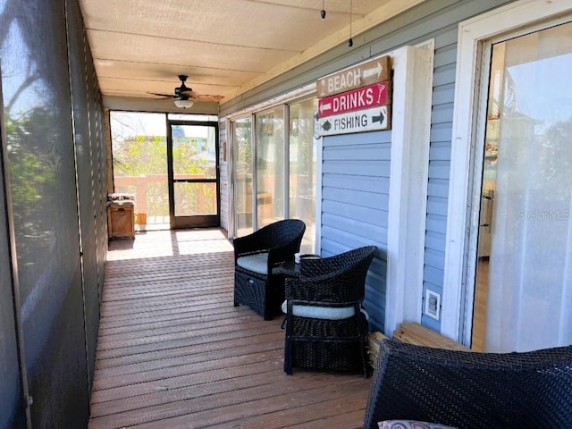 sunroom / solarium featuring ceiling fan