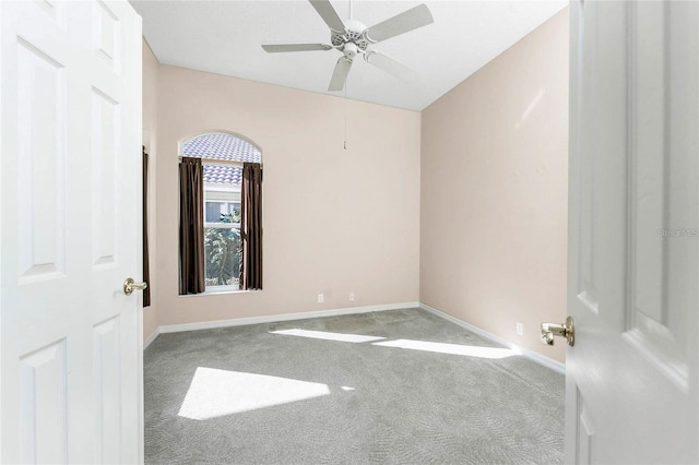 carpeted empty room featuring ceiling fan