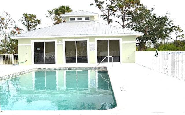 view of swimming pool