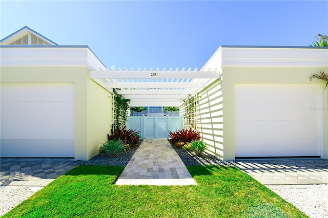 view of front of home featuring a garage