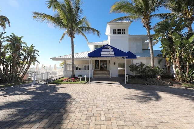 view of front of property featuring a porch