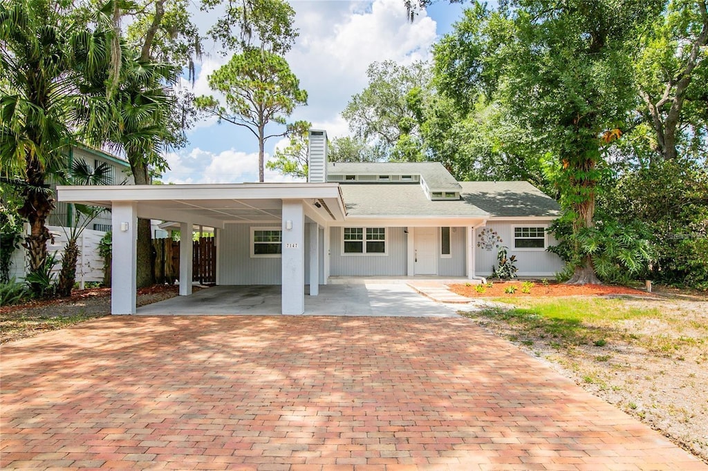 view of front facade with a carport