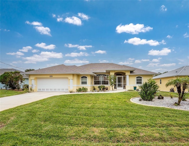 view of front of property featuring a front yard and a garage