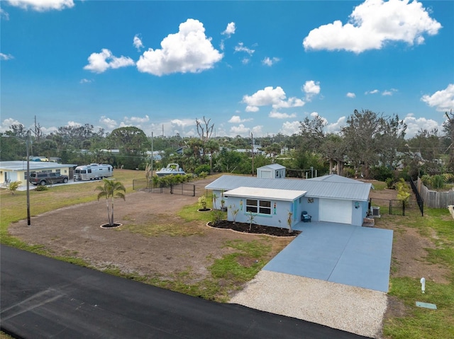 view of front of property with a front yard