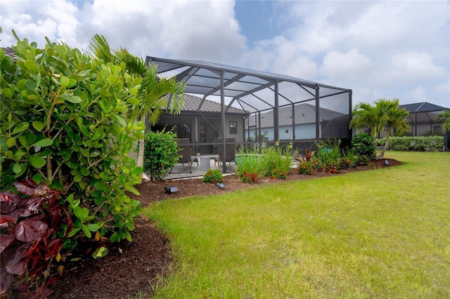 view of yard with a lanai