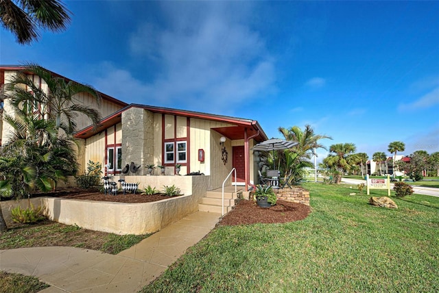 view of front of property with a front yard