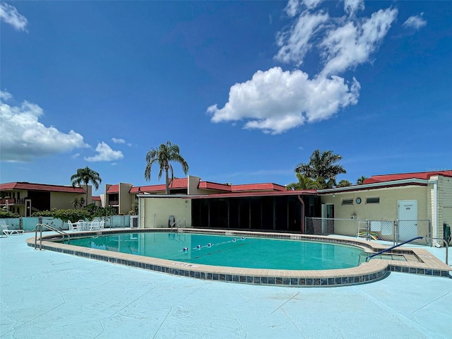 view of swimming pool