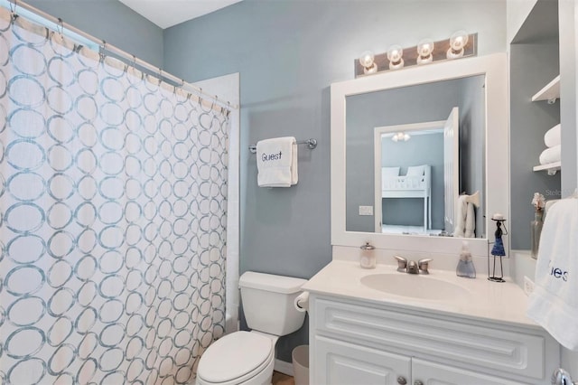 bathroom featuring a shower with shower curtain, vanity, and toilet