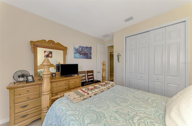 bedroom featuring a closet