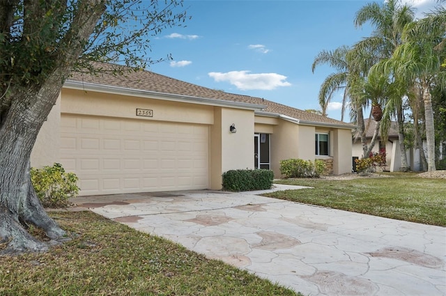 view of front of property featuring a front lawn and a garage