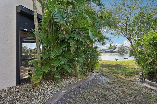 view of yard featuring a water view