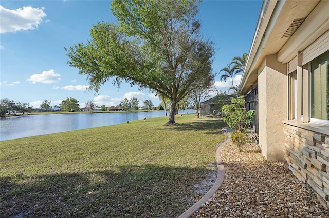 view of yard featuring a water view