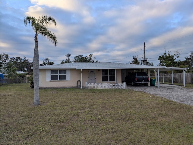 view of front of home featuring a front yard and a carport