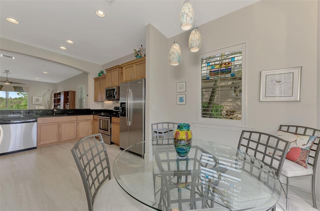 dining space featuring sink and ceiling fan