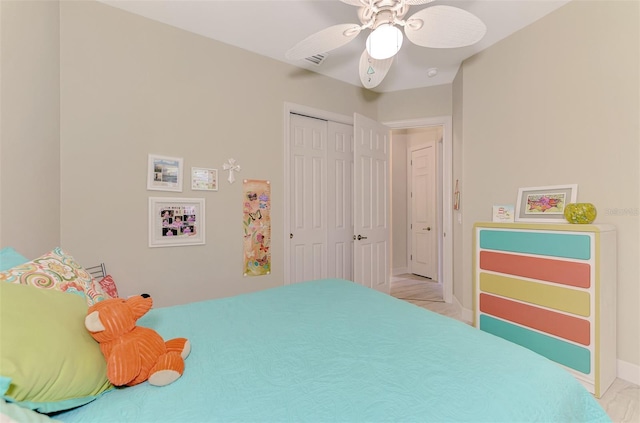 bedroom featuring ceiling fan and a closet