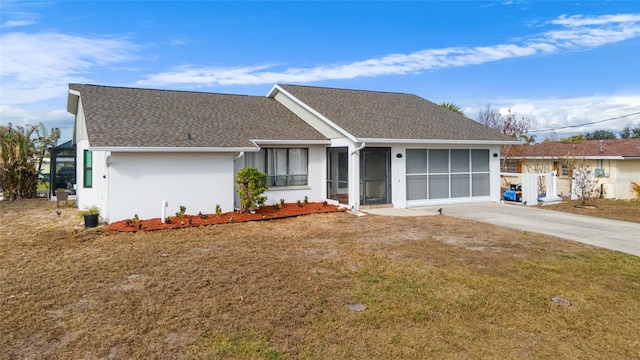 single story home featuring a front yard