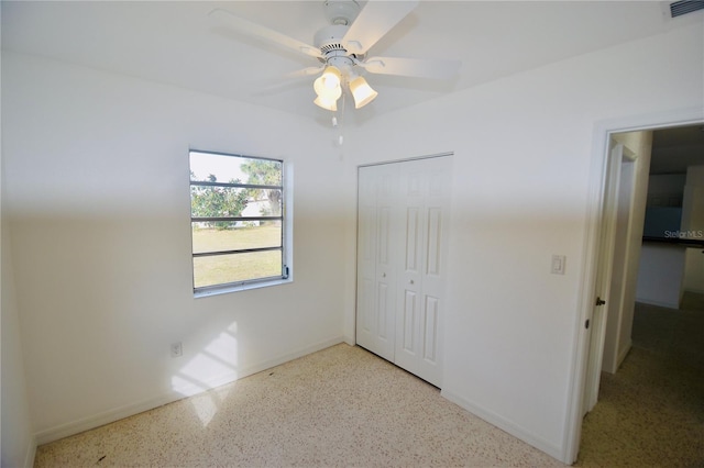 unfurnished bedroom featuring ceiling fan and a closet