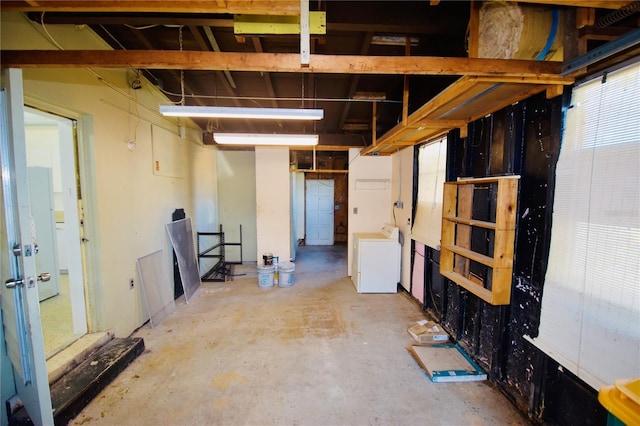 basement featuring washer / dryer