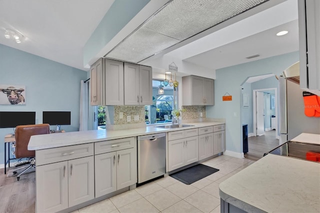 kitchen featuring a sink, gray cabinets, stainless steel appliances, and light countertops