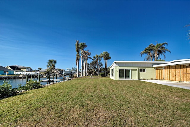 view of yard featuring a water view