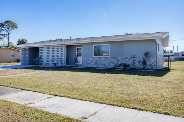 single story home featuring a front lawn