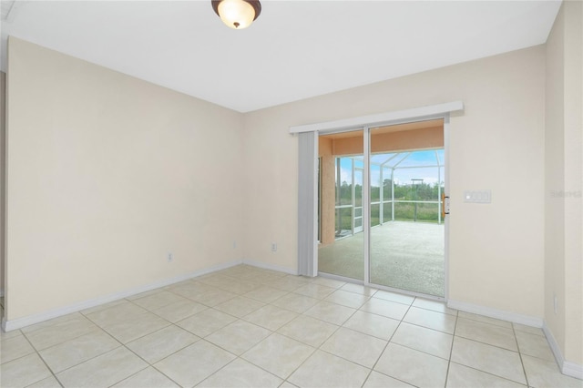 empty room featuring light tile patterned floors