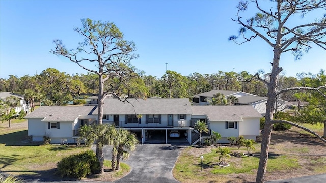 view of front facade featuring a carport and a front yard