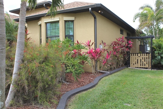 view of side of property featuring a yard