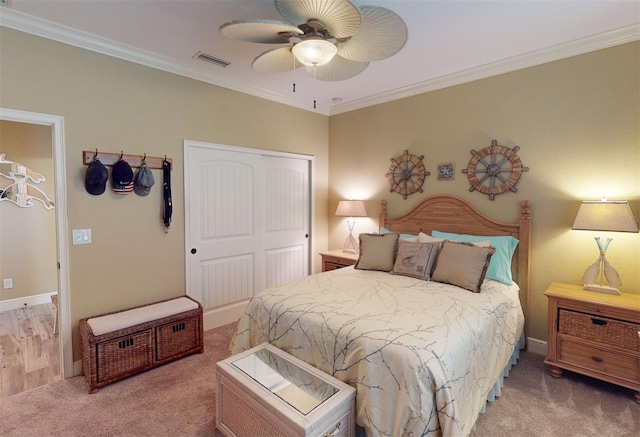 bedroom featuring ceiling fan, ornamental molding, carpet floors, and a closet