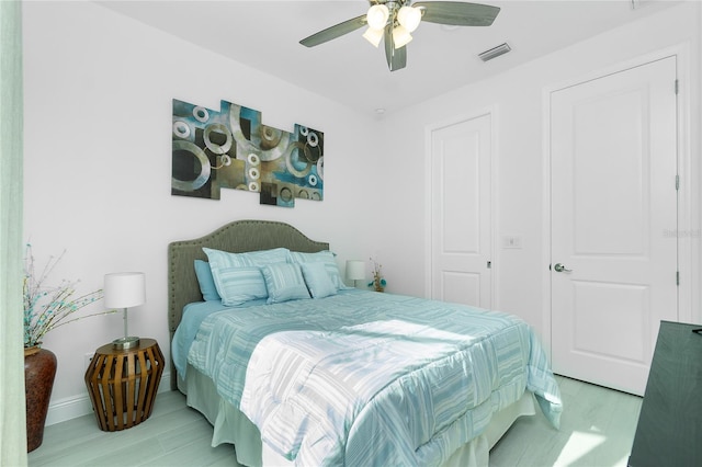 bedroom with ceiling fan