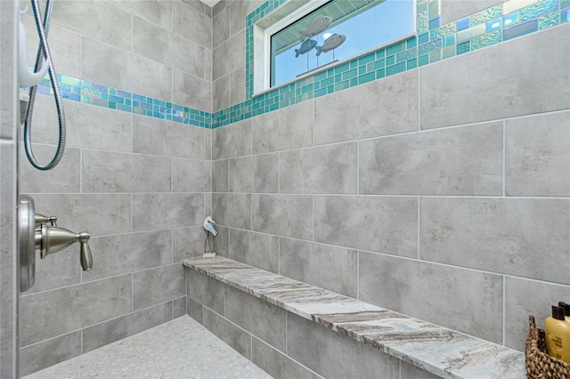 bathroom featuring tiled shower